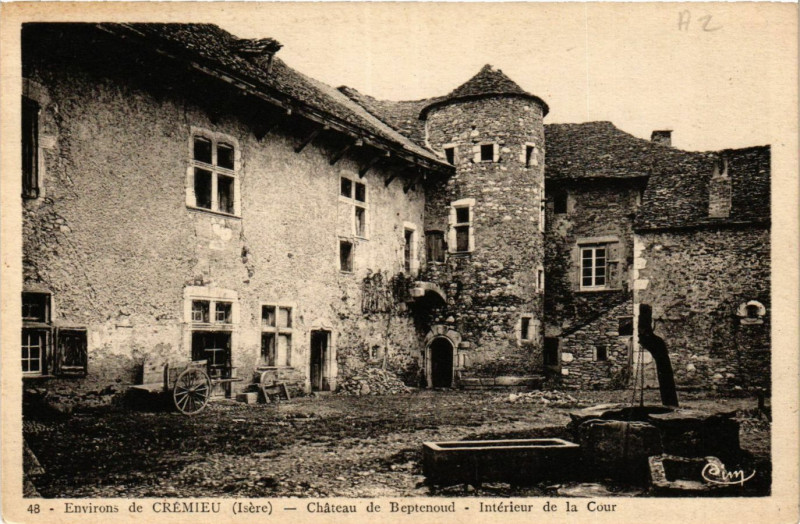 Carte postale ancienne Env. de Cremieu - Chateau de Beptenoud - Intérieur de la.. à Crémieu