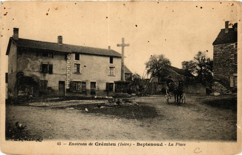 Carte postale ancienne Env. de Cremieu - Beptenoud - La Place à Crémieu