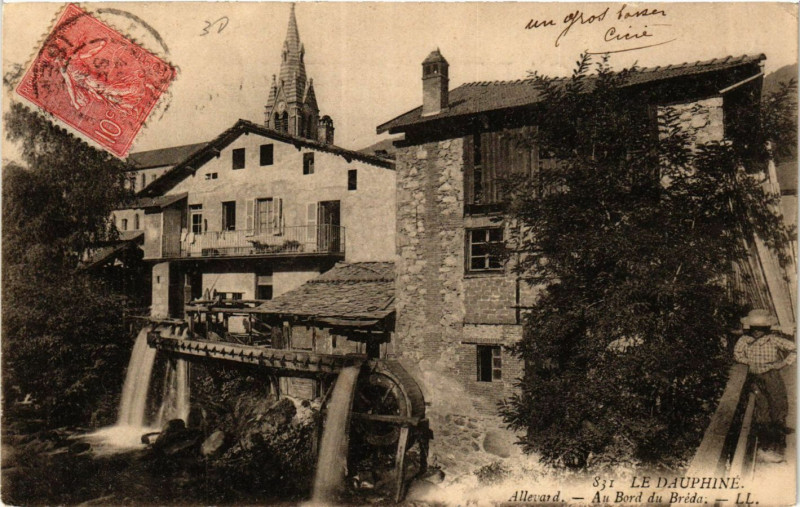 Carte postale ancienne Le Dauphiné - Allevard - Au Bord du Breda à Allevard
