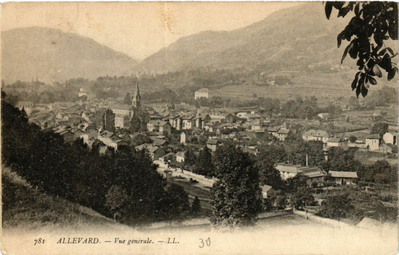 Carte postale ancienne Allevard - Vue générale à Allevard