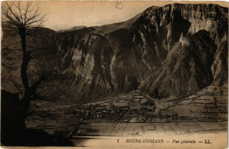 Carte postale ancienne Bourg d'Oisans - Vue générale