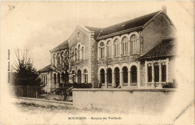 Carte postale ancienne Bourgoin - Hospice des Vieillards
