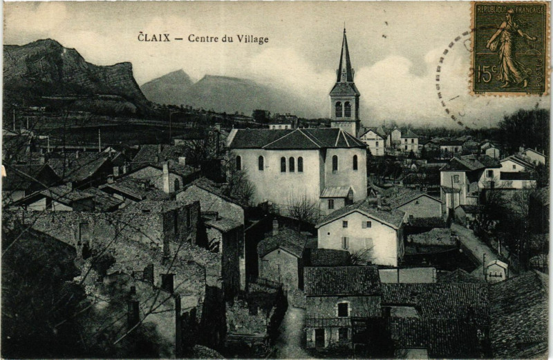 Carte postale ancienne Claix - Centre du Village à Claix