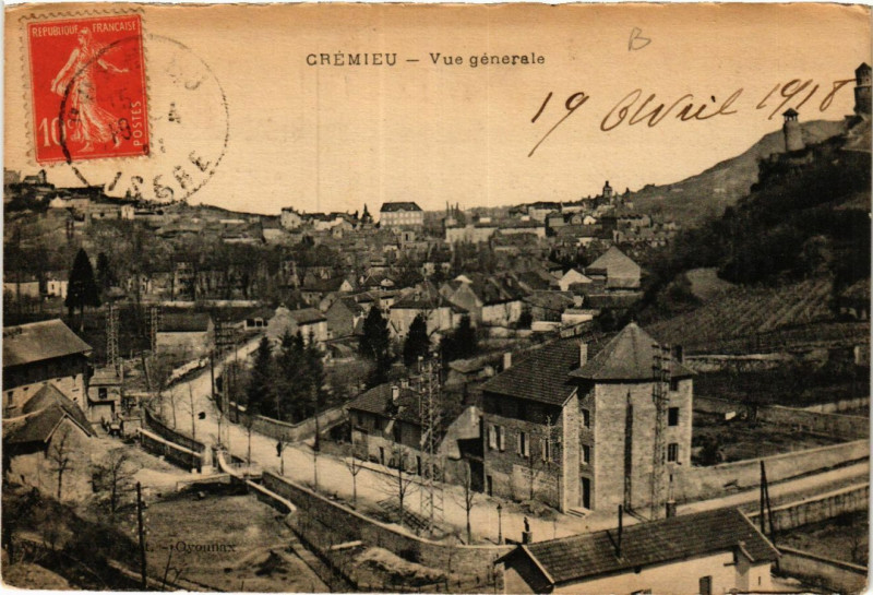 Carte postale ancienne Cremieu - Vue générale à Crémieu