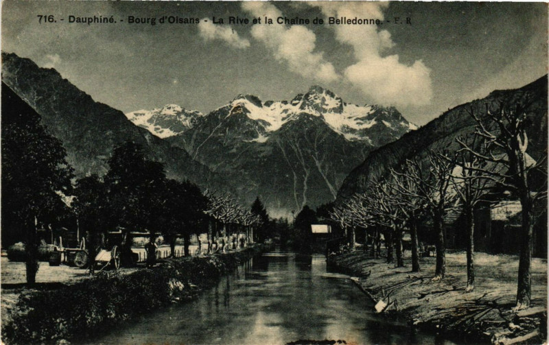 Carte postale ancienne Dauphiné - Bourg d'Oisans - La Rive et la Chaine de Belledonne