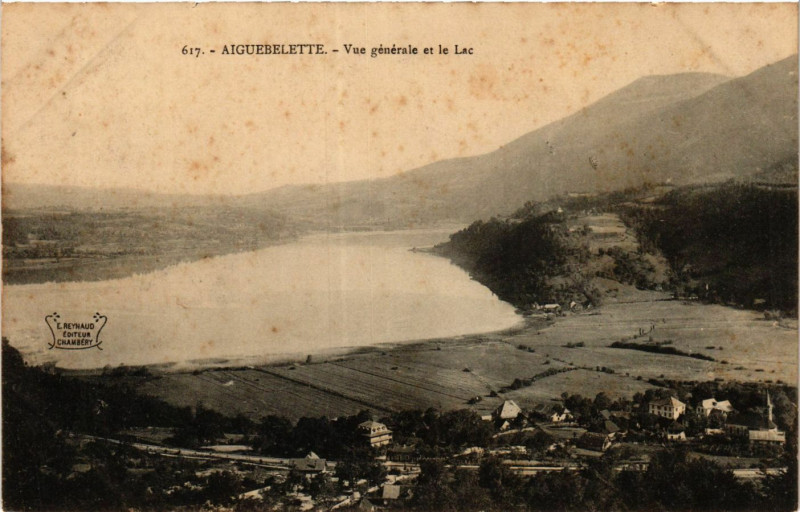 Carte postale ancienne Aiguebelette - Vue générale et le Lac