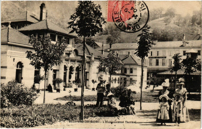 Carte postale ancienne Allevard-les-Bains - L'Etablissement Themal à Allevard