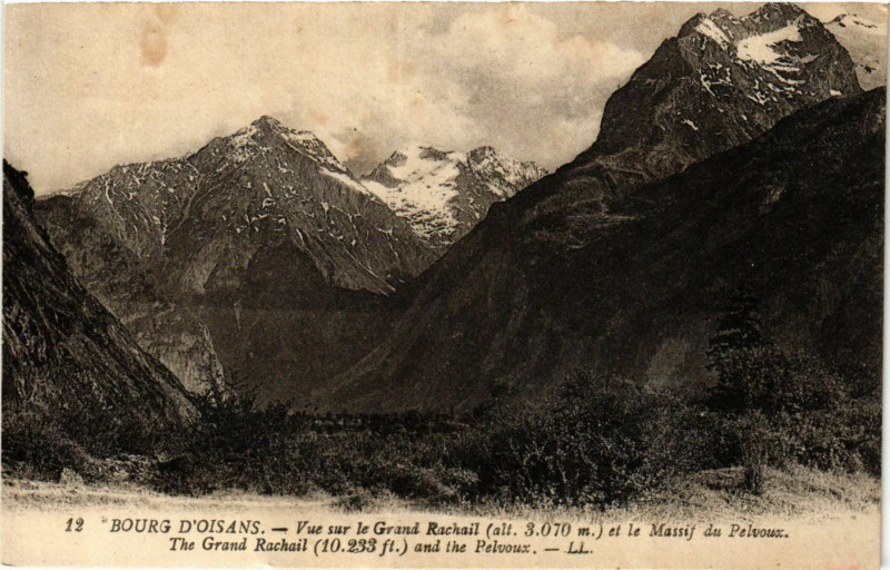 Carte postale ancienne Bourg d'Oisans Vue sur le Grand Rachail (alt.3070 m) et le Massif