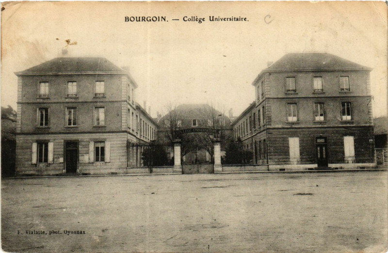 Carte postale ancienne Bourgoin - College Universitaire