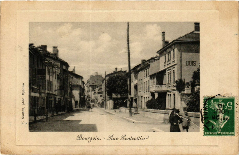 Carte postale ancienne Bourgoin - Rue Pontcottiers