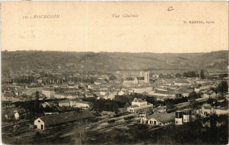 Carte postale ancienne Bourgoin - Vue générale