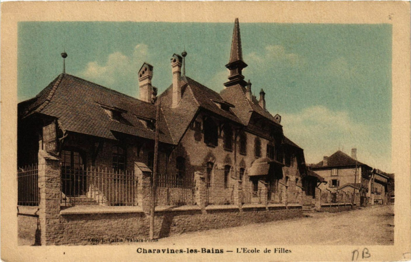 Carte postale ancienne Charavines-les-Bains - L'Ecole de Filles à Charavines