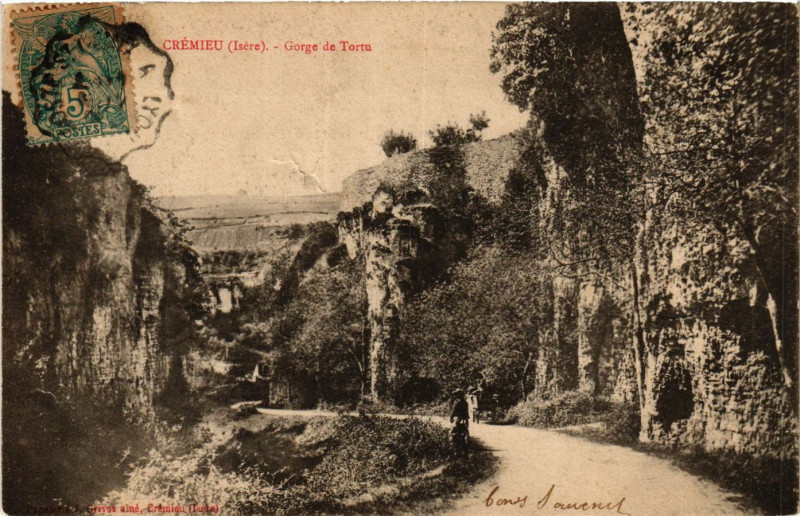 Carte postale ancienne Cremieu - Gorge de Tortu à Crémieu