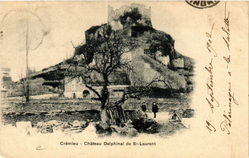 Carte postale ancienne Cremieu - Chateau Delphinal de St-Laurent à Crémieu