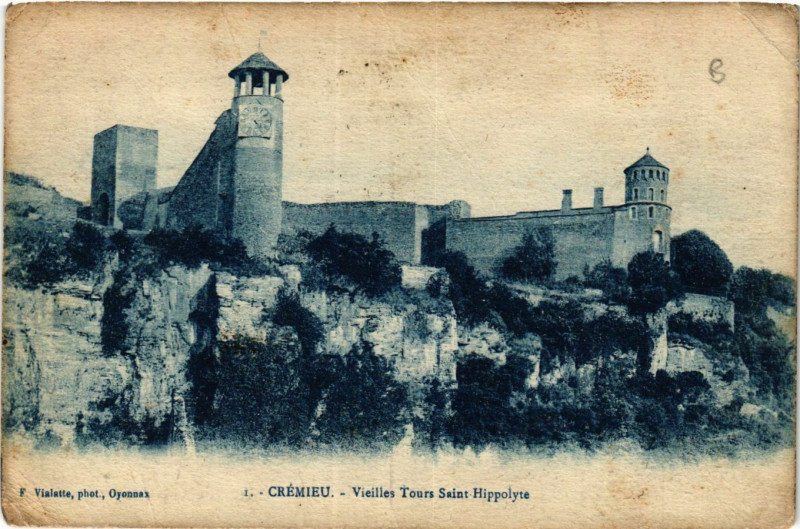 Carte postale ancienne Cremieu - Vieilles Tours St-Hippolyte à Crémieu