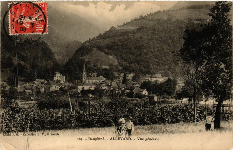 Carte postale ancienne Dauphiné - Allevard - Vue générale à Allevard