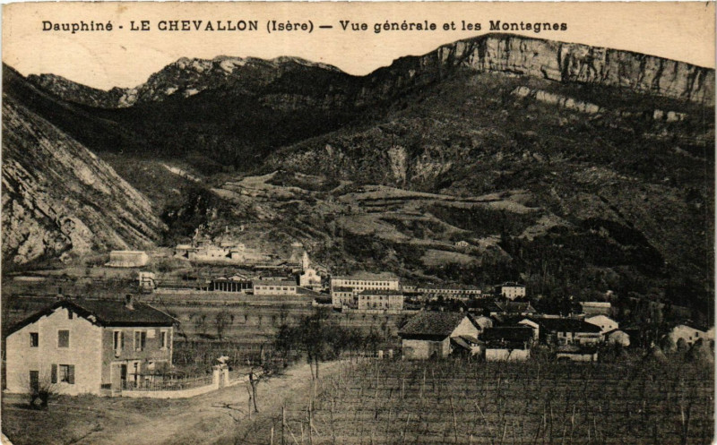 Carte postale ancienne Dauphiné - Le Chevallon - Vue générale et les Montagnes à Montagne