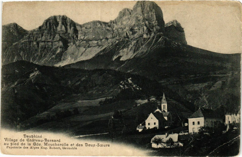 Carte postale ancienne Dauphiné - Village de Chateau-Bernard au pied de la Gde... à Château-Bernard
