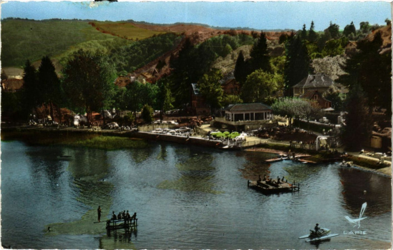 Carte postale ancienne En Avion au-...Charavines-les-Bains - La Plage des Dauphin à Charavines