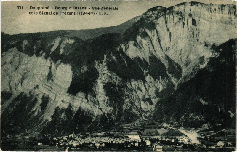 Carte postale ancienne Dauphiné - Bourg d'Oisans - Vue générale et le Signal de Pregentil
