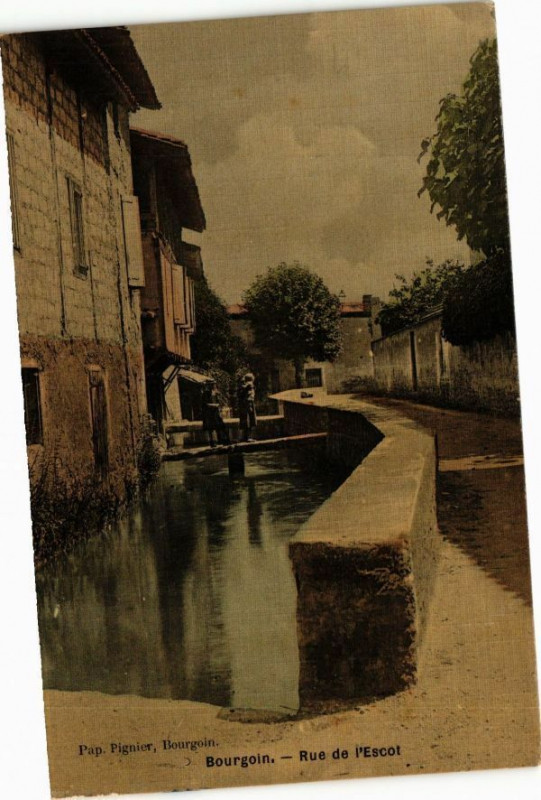 Carte postale ancienne Bourgoin - Rue de l'Escot