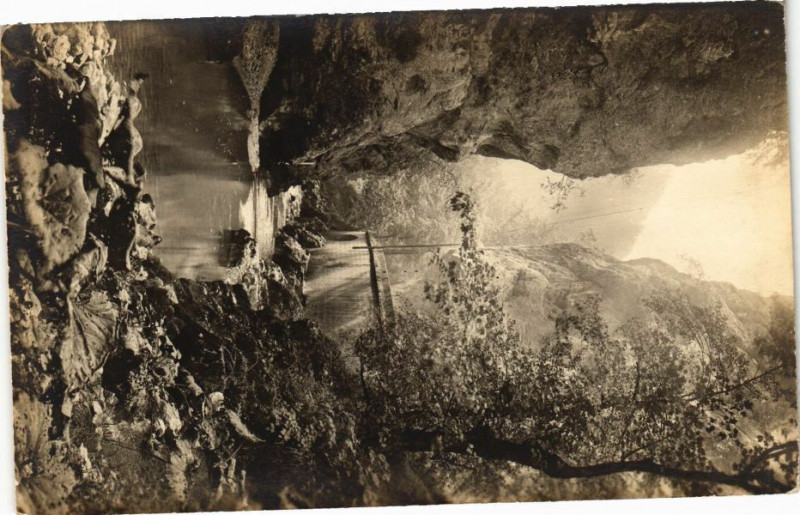 Carte postale ancienne Massif de la Grande-Chartreuse-Route de Saint-Laurent-du-Pont à Saint-Laurent-du-Pont