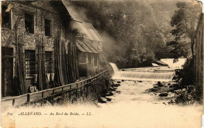 Carte postale ancienne Allevard - au Bord du Breda à Allevard