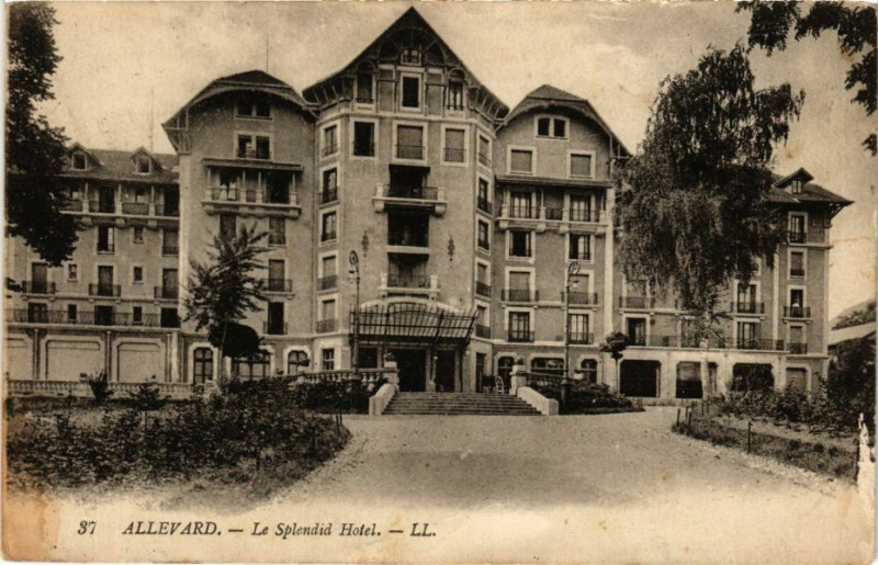 Carte postale ancienne Allevard - Le Splendid Hotel à Allevard