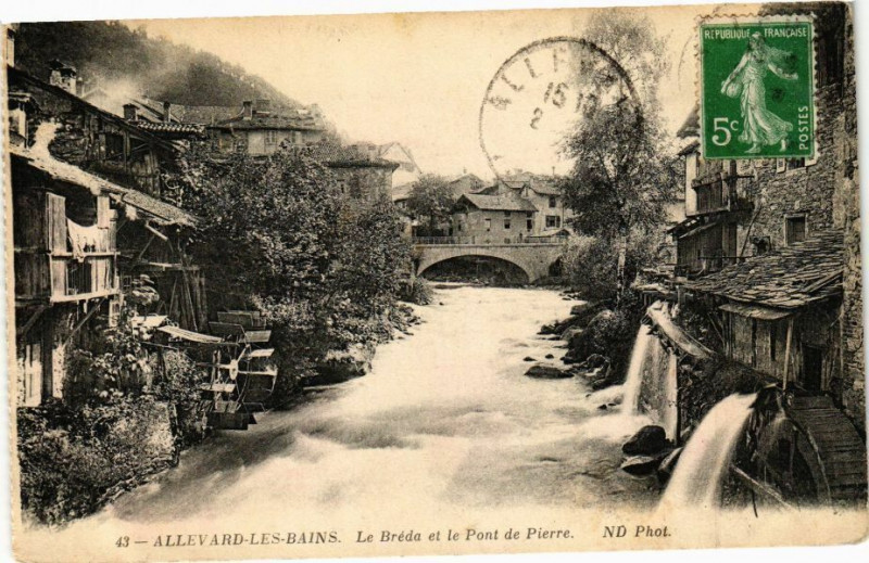 Carte postale ancienne Allevard-les-Bains - Le Breda et le Pont-de-Pierre à Allevard