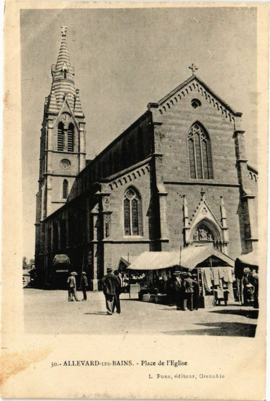 Carte postale ancienne Allevard-les-Bains - Place de l'Eglise à Allevard