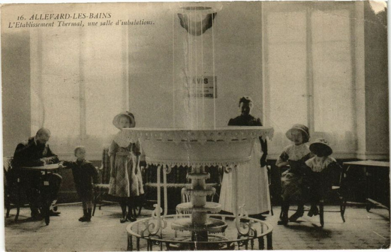 Carte postale ancienne Allevard-les-Bains L'Etablissement Thermal une sorte d'inhalations à Allevard