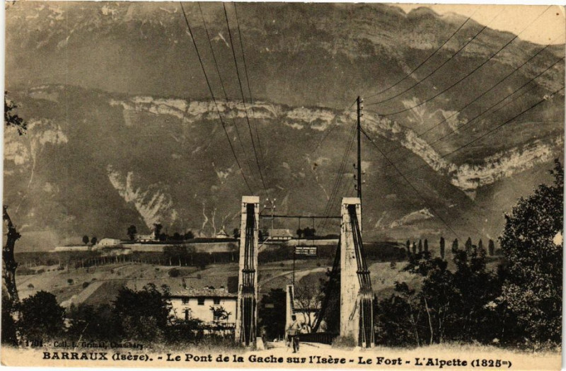 Carte postale ancienne Barraux - Le Pont-de-la Gache sur l'Isere - Le Fort à Barraux