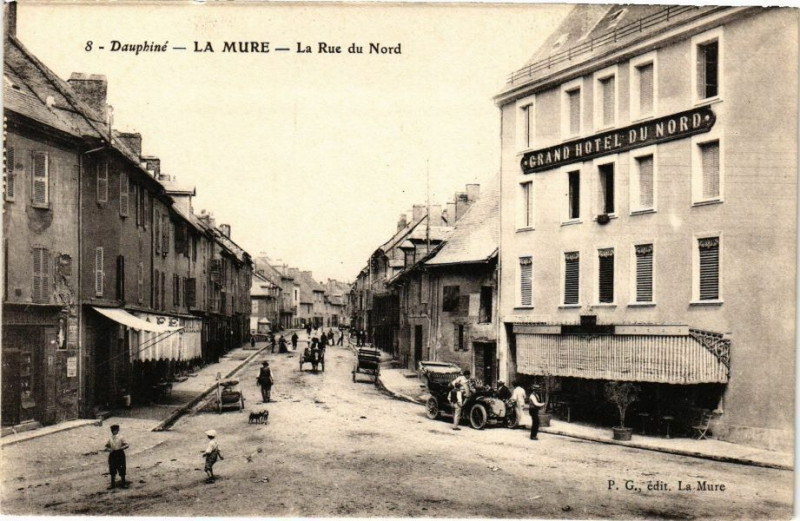 Carte postale ancienne Dauphiné - La Mure - La Rue du Nord à La Mure