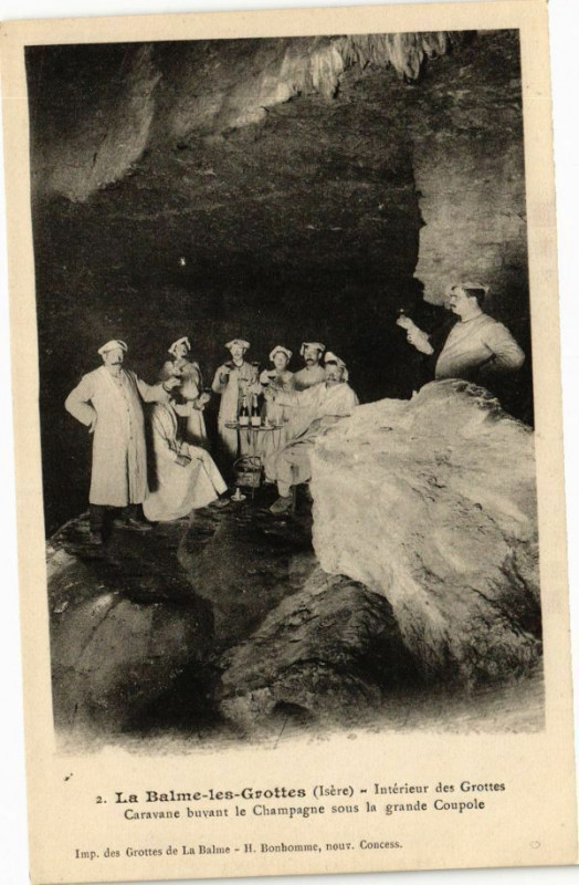 Carte postale ancienne La Balme-les-Grottes - Intérieur des Grottes - Caravane à La Balme-les-Grottes