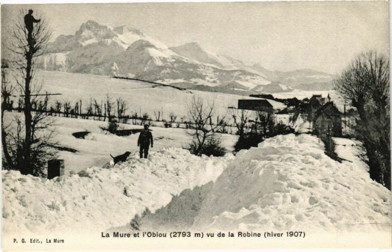 Carte postale ancienne La Mure et l'Obiou (2793 m) vu de la Robine (hiver 1907) à La Mure