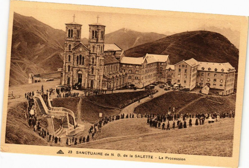 Carte postale ancienne Sanctuaire de N.-D. de la Salette - La Procession