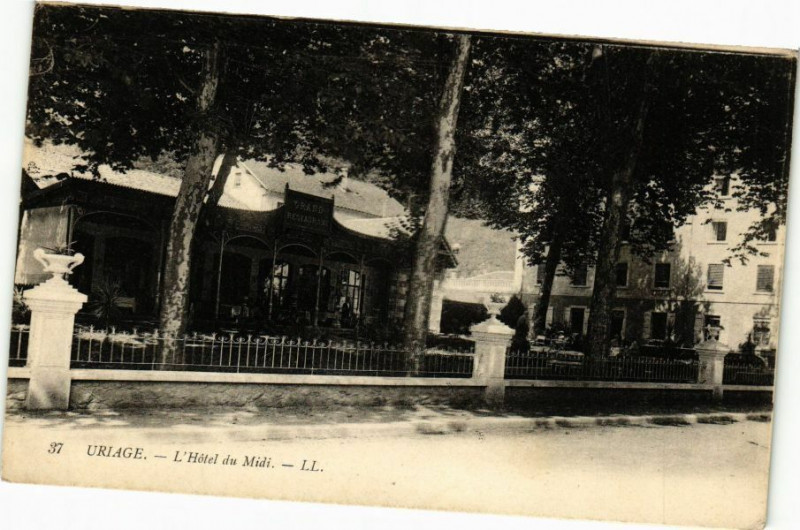 Carte postale ancienne Uriage - L'Hotel du Midi