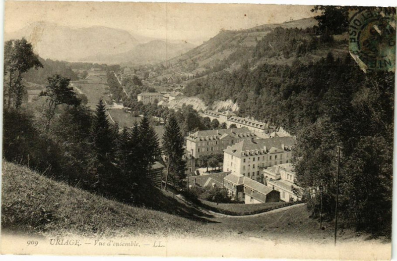 Carte postale ancienne Uriage - Vue d'ensemble