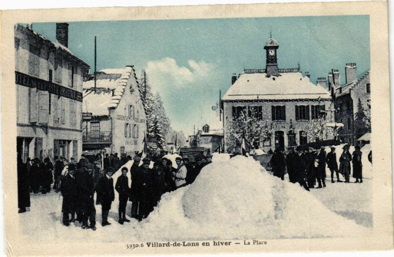 Carte postale ancienne Villard-de-Lans en hiver - La Place à Villard-de-Lans