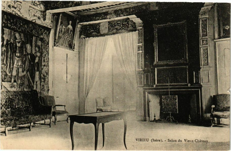Carte postale ancienne Virieu - Salon de Vieux Chateau