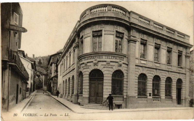 Carte postale ancienne Voiron - La Poste à Voiron