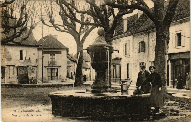 Carte postale ancienne Vezeronce - Vue prise de la Place à Vézeronce-Curtin