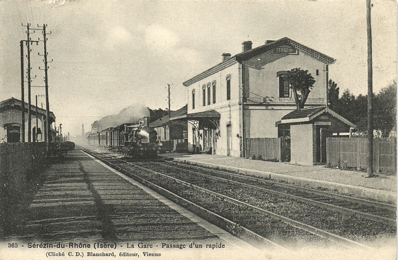Carte postale ancienne Serezin-du-Rhone - La Gare - Passage d'un rapide