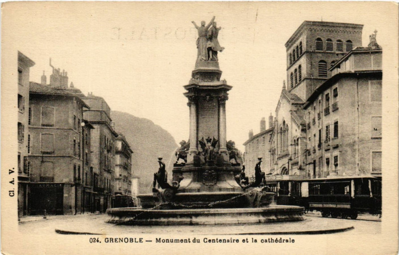 Carte postale ancienne Grenoble - Monument du CEntenaire et la cathedrale à Grenoble