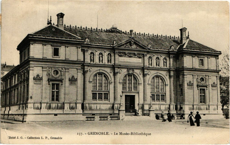 Carte postale ancienne Le Musée-Bibliothèque à Grenoble