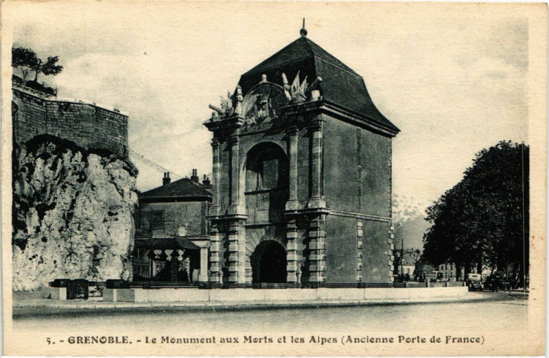 Carte postale ancienne Grenoble - Le Monument aux Morts à Grenoble