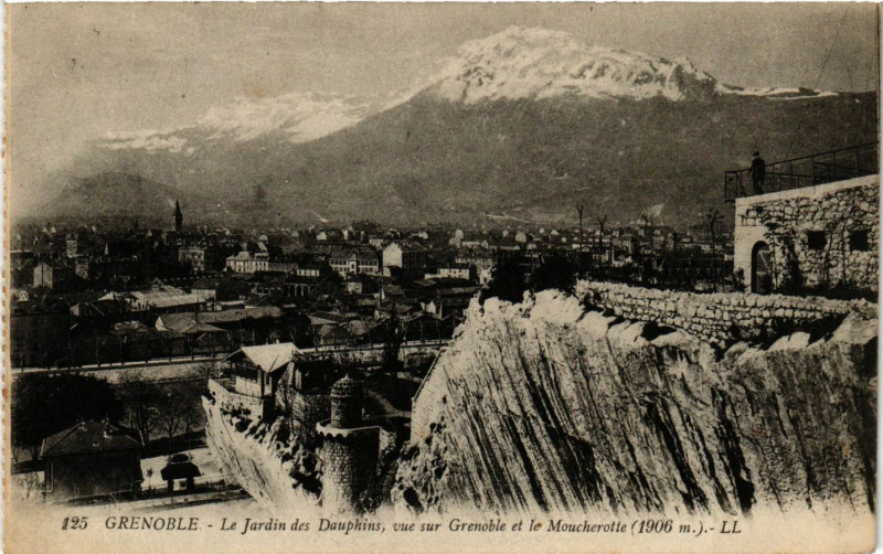 Carte postale ancienne Grenoble - Le Jardin des Dauphins à Grenoble