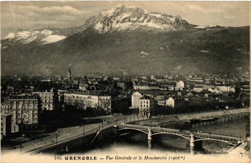Carte postale ancienne Grenoble - Vue générale et le Moucherotte (1906 m) à Grenoble