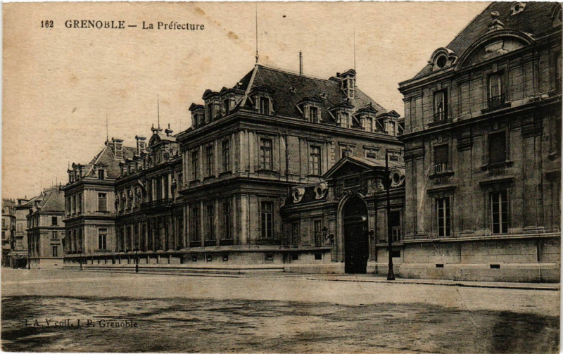 Carte postale ancienne Grenoble - La Prefecture à Grenoble