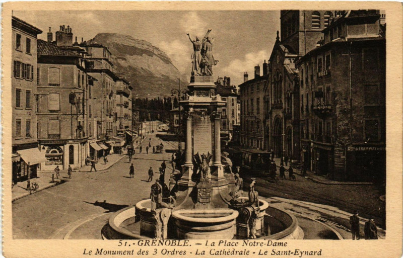 Carte postale ancienne Grenoble - La Place Notre-Dame à Grenoble